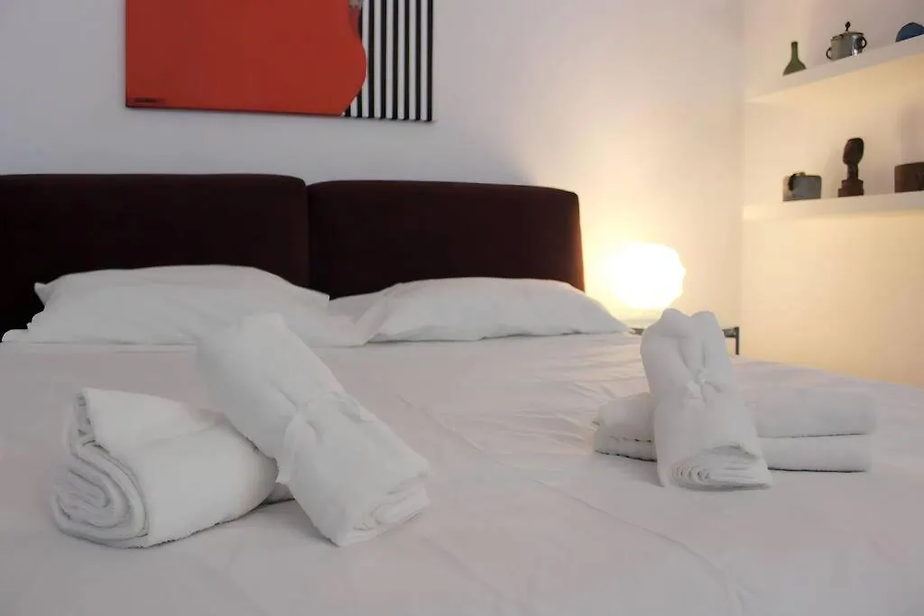 Romantica Cenisio Apartment Milan 0*,  Italy